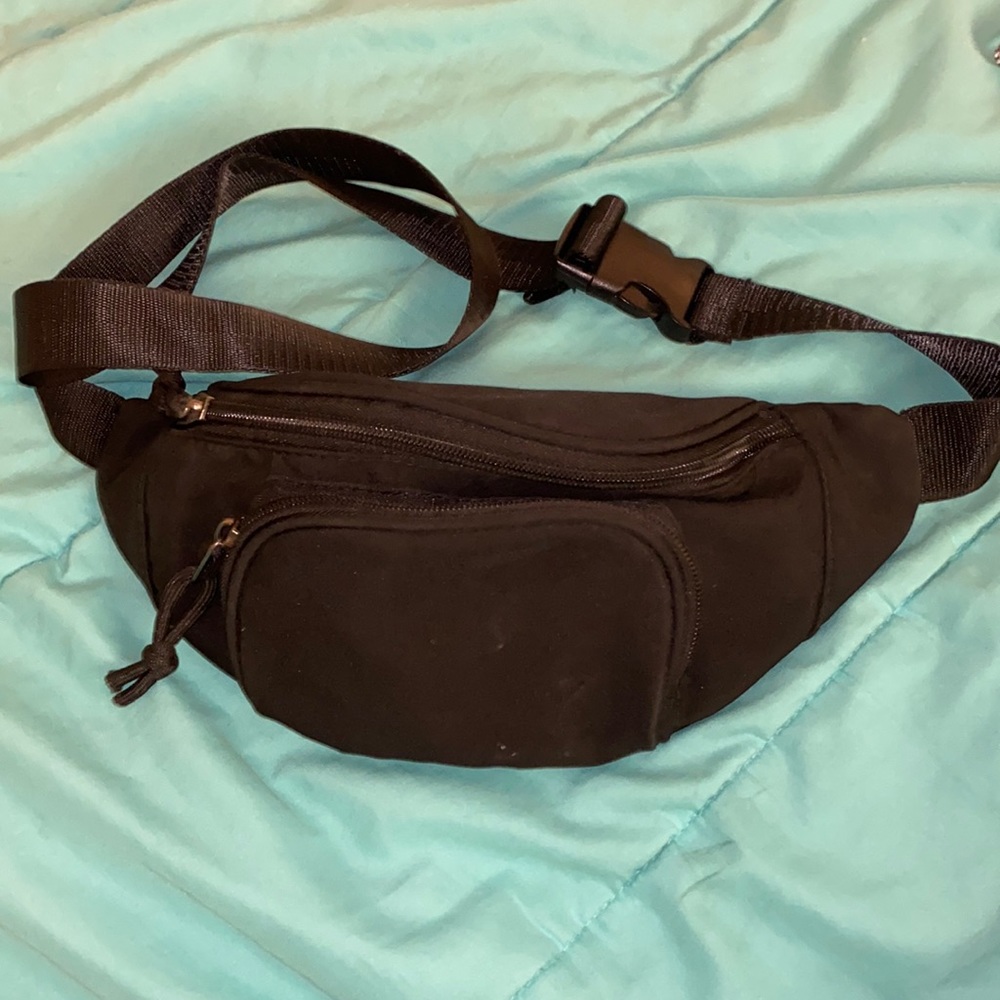 black fanny pack
